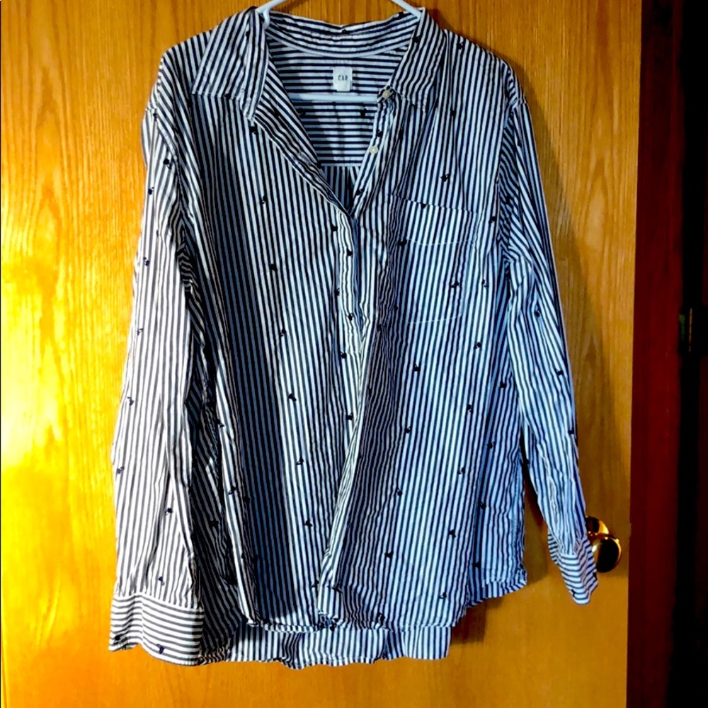 Button up stripped shirt with embroidered flowers